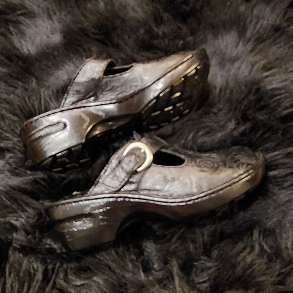 Born Concept Black Leather Buckle Mules Size 7M Etched Paisley Design - Picture 10 of 10